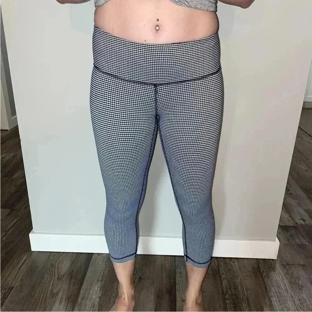 Lululemon Crops - Picture 1 of 7